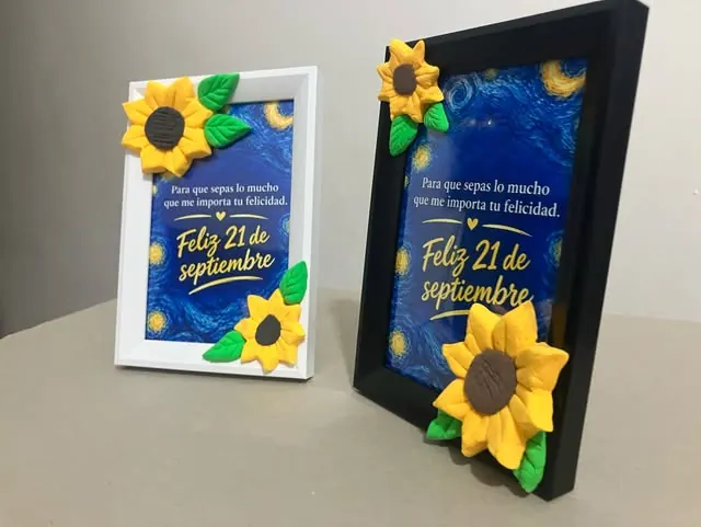 Cuadros del 21 de septiembre con girasoles